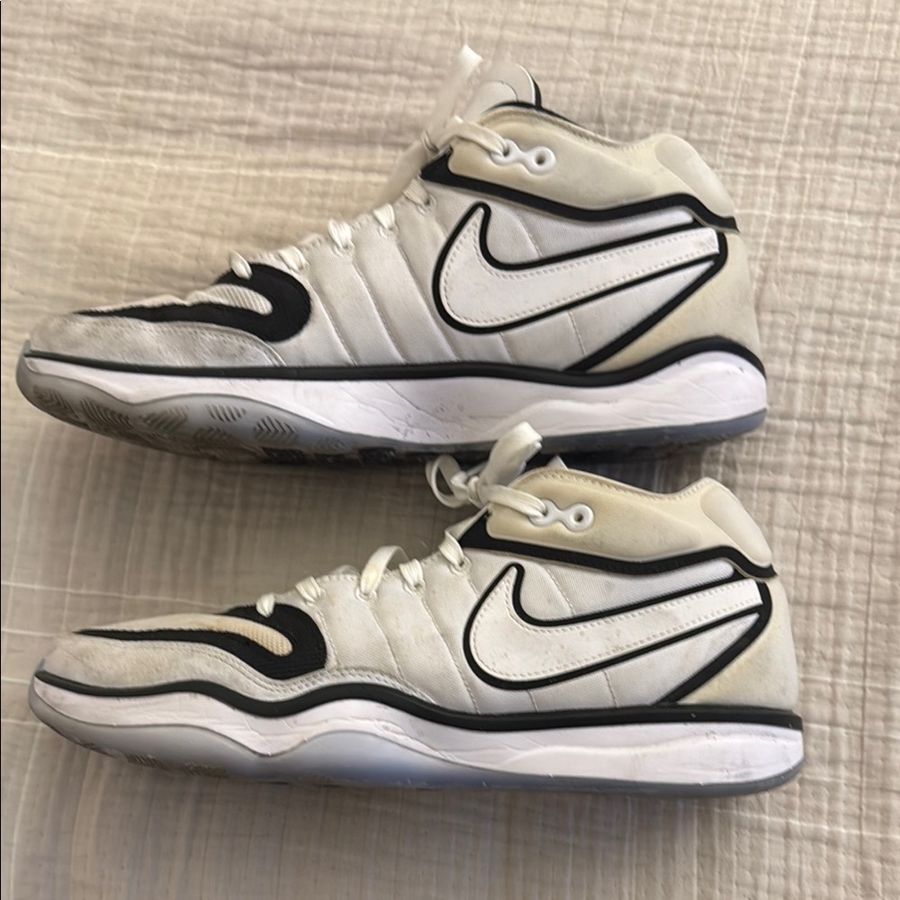 Used GT HUSTLE 2 Basketball shoes size 11.5